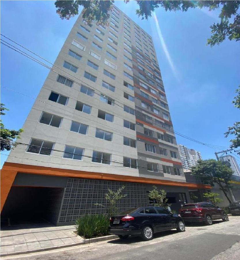 Fantastico Em Frente Ao Metro Bras ! Sao Paulo